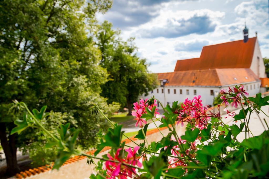 Pstrossova Vila - U Klasterni Zahrady Bechyně Exteriör bild